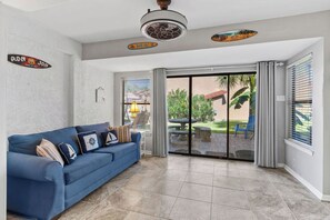 Smart-TV, Kamin, DVD-Player