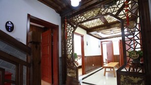 Interior - Yi Xuan Ju Deluxe Lnn and Suites (Yi County)