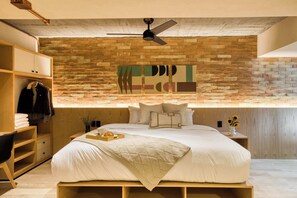 15 habitaciones, escritorio, wifi y ropa de cama 