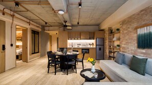 TV, offices - Caliza Roma | Tree-Top View Residence w/SPA (Ciudad de México)