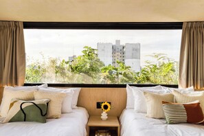 2 室のベッドルーム、デスク、アイロン / アイロン台、WiFi