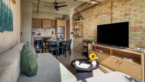 A modern living room with a sofa, coffee table, and TV. - Caliza Roma | Deluxe Residence w/Balcony (Ciudad de México)