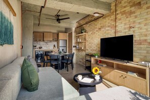 TV, offices - Caliza Roma | Deluxe Residence w/Balcony & SPA (Ciudad de México)