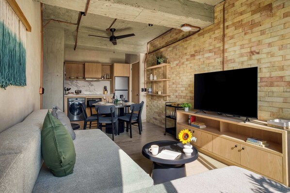 Televisión, oficina