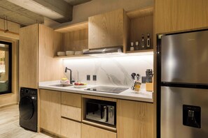 Fridge, microwave, stovetop, coffee/tea maker - Caliza Roma | Premium Residence w/Balconies (Ciudad de México)