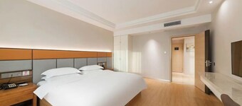 Home Inn Ruibai Cloud Hotel (Longyan Railway Station Zhongshan Road Branch)