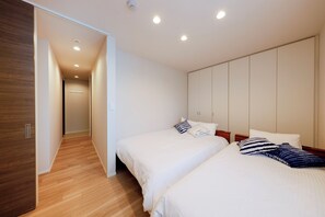 Desk, free WiFi - Pacific Coast Enoshima by Tranova (Fujisawa)