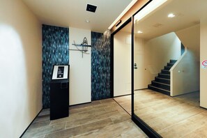 Interior - Pacific Coast Enoshima by Tranova (Fujisawa)