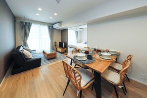 Apartamento, no fumadores (Room2 / 8-person) | Zona de estar | Una televisión de pantalla plana