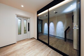 Interior - Pacific Coast Enoshima by Teranova (Fujisawa)
