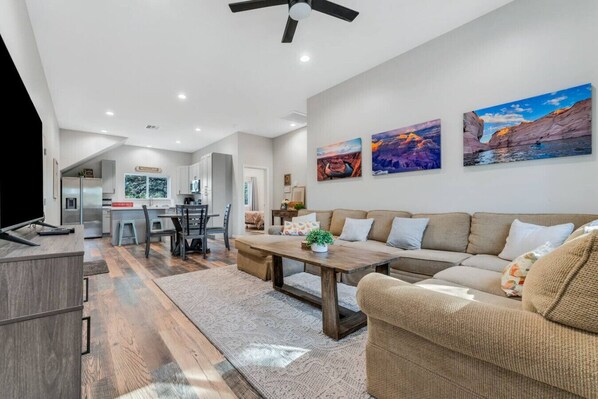 Smart TV, fireplace, books, stereo