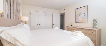 Sojourn's Chic Bungalow < 10 Min. Stroll to Beach