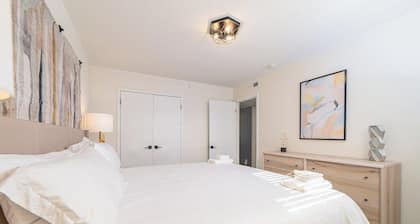 Sojourn's Chic Bungalow < 10 Min. Stroll to Beach