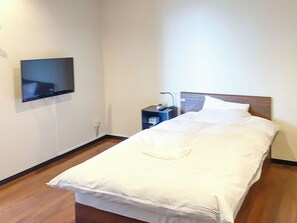1 bedroom, desk, free WiFi, bed sheets