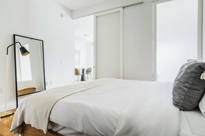 1 bedroom, iron/ironing board, WiFi, bed sheets - Clean Navy Yard 1BR w/ Gym, Balcony & W/D, nr Food & Fun, by Blueground (Washington, D.C.)