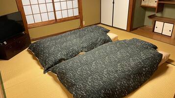 2 bedrooms, desk, free WiFi, bed sheets