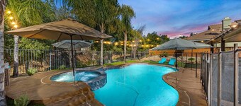 Pool paradise near Temecula Wine Country w/ spa, pool table, games, pic wall