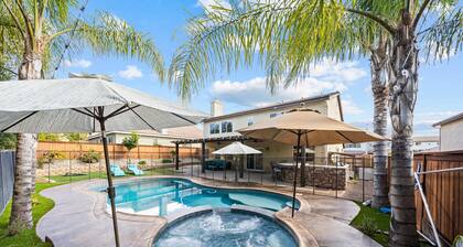 Pool paradise near Temecula Wine Country w/ spa, pool table, games, pic wall