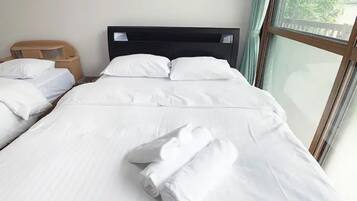 3 bedrooms, desk, iron/ironing board, free WiFi