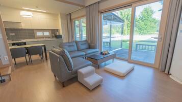 Woof House | ๊ฑฐ์ค ๊ณต๊ฐ | ๋ฐ๋ฅ ๋๋ฐฉ/์จ๋