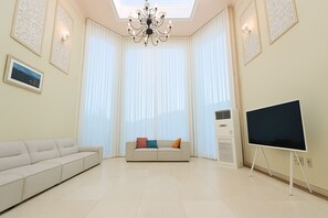 Grand Penthouse | Living area