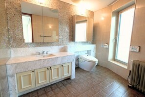 Grand Penthouse | Bathroom