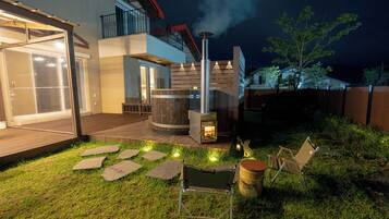 Jacuzzi House | ํ
๋ผ์ค/ํํฐ์ค