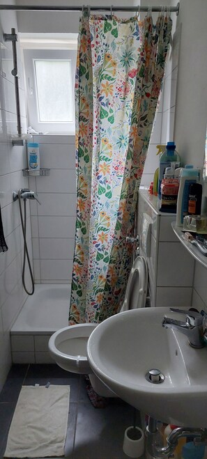 Handtücher, Seife, Toilettenpapier