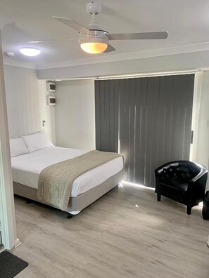 Soundproofing, iron/ironing board, free WiFi - Singleton Valley Accommodation (Singleton)