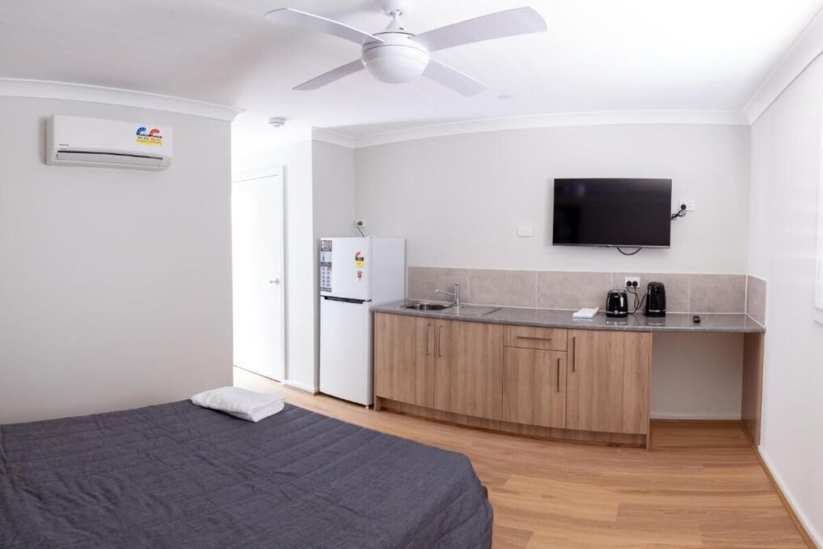Soundproofing, iron/ironing board, free WiFi