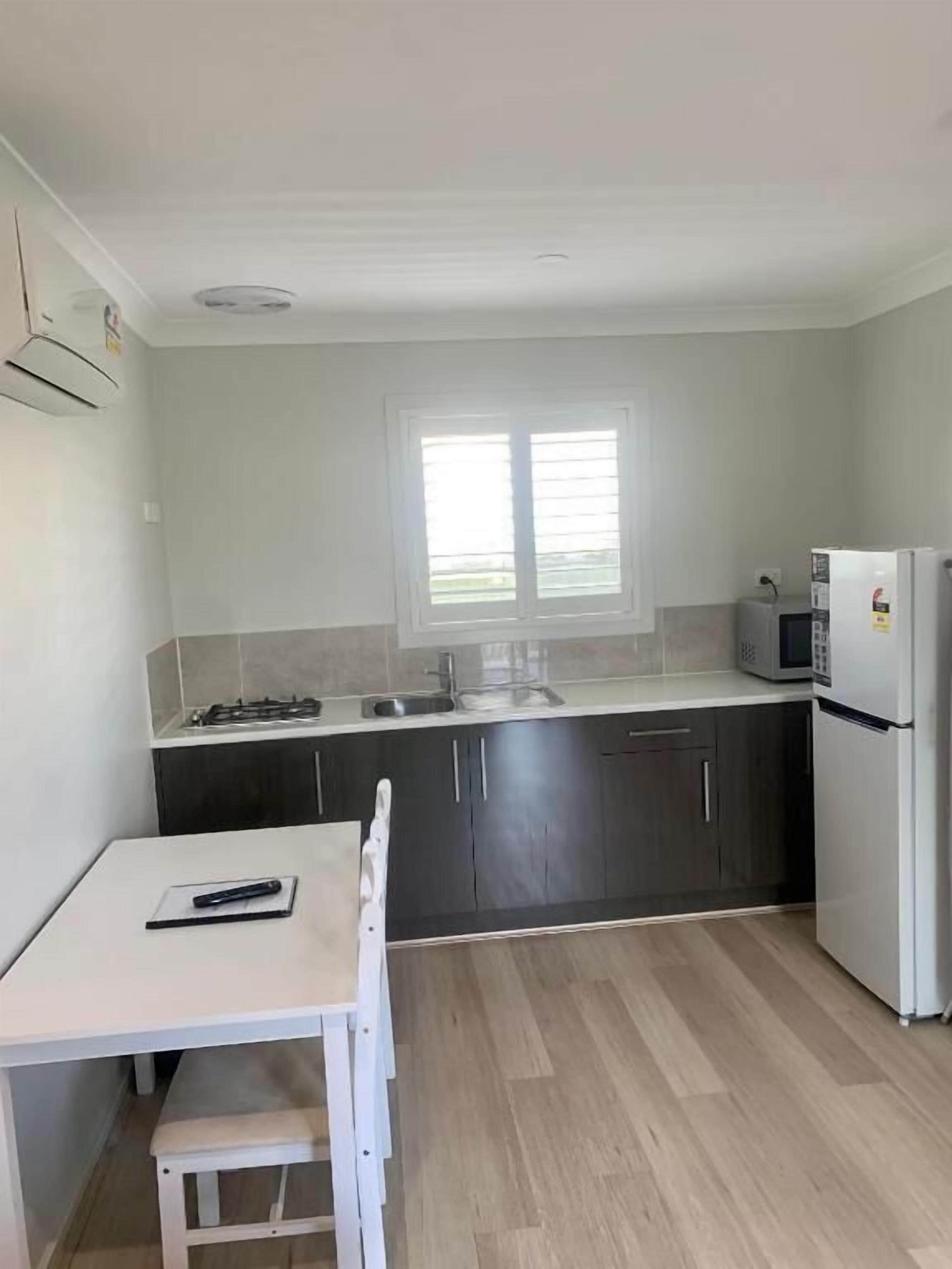 Deluxe Apartment, 2 Queen Beds, Balcony | Private kitchen | Microwave, cookware/dishes/utensils