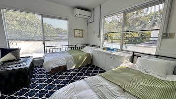 1 bedroom, desk, free WiFi, bed sheets