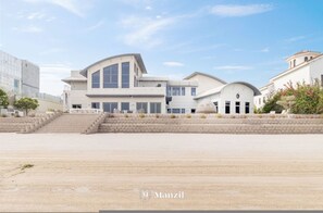 Villa | 6 bedrooms - 6BR Lux Villa With PVT Pool Beach Access in Palm (Dubai)