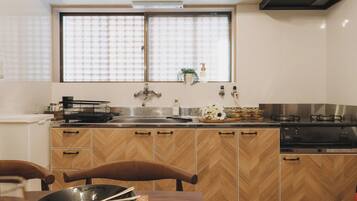 Fridge, microwave, stovetop, cookware/dishes/utensils