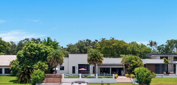 Exterior - Star Villa | Opulent Waterfront Property (North Miami Beach)