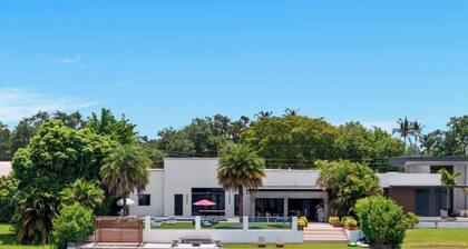 Star Villa | Opulent Waterfront Property
