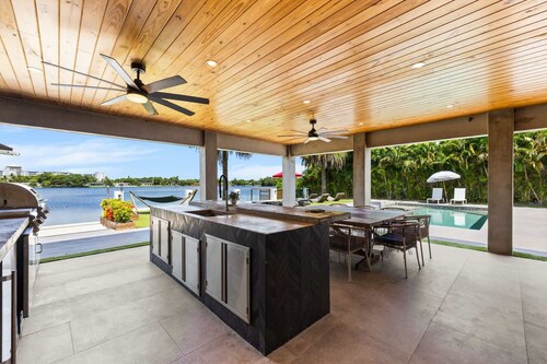 Star Villa | Opulent Waterfront Property