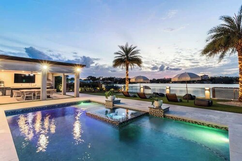 Star Villa | Opulent Waterfront Property