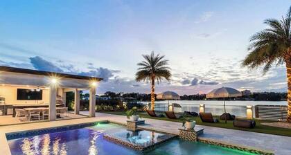 Star Villa | Opulent Waterfront Property