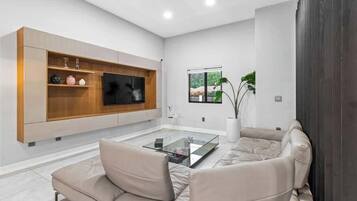 Televisión y oficina