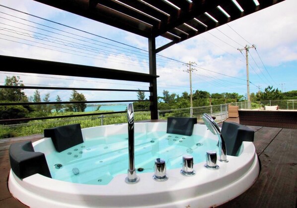 Bain à remous extérieur