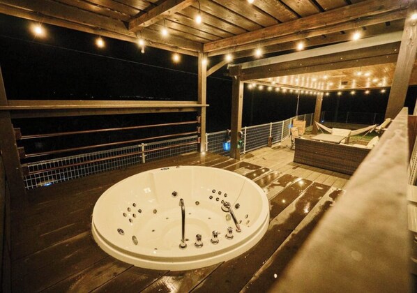 Baignoire à remous extérieure