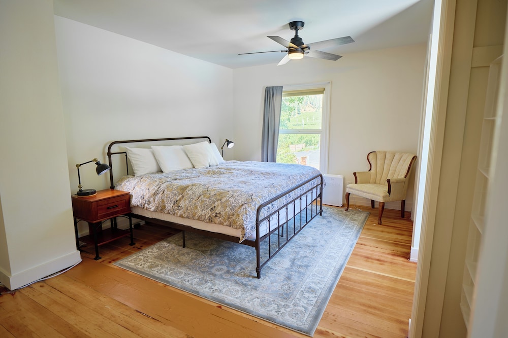 The Holiday House A Dreamy Farmhouse Retreat Peshastin Vrbo