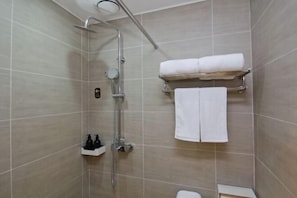 A modern bathroom with a shower, toilet, and towel rack. - Elong Anyun Hotel (Xi'an Northwest University Bianjiacun Subway Station) (Xi'an)