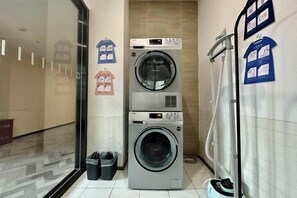 Laundry room - HanTing Hotel (Xi'an Bianjiacun Subway Station) (Xi'an)