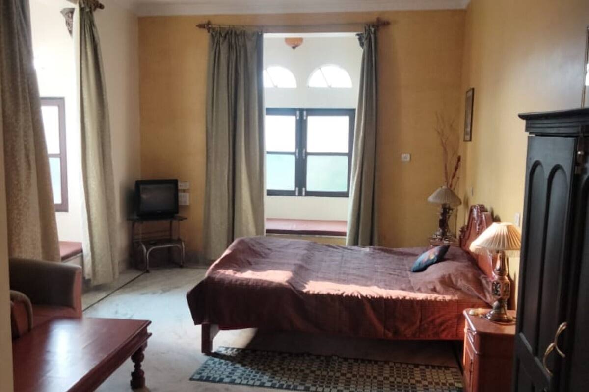Quartos à prova de som, Wi-Fi de cortesia, roupa de cama