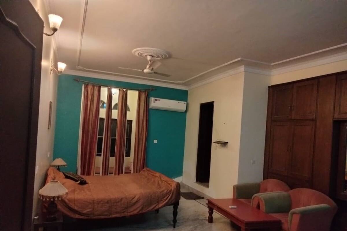 Quartos à prova de som, Wi-Fi de cortesia, roupa de cama