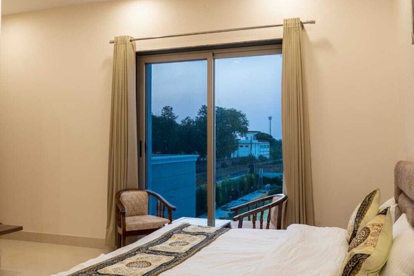 Deluxe-huone, 1 parisänky, näköala puutarhaan | Kannettavalle tietokoneelle sopiva työtila, ilmainen Wi-Fi