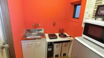 Fridge, microwave, stovetop, cookware/dishes/utensils