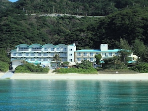 Exterior - New building ocean view Japanese style room 12 tatami mats with unit bath Dinner and breakfast / Shimajiri-gun Okinawa (Shimajiri-gun)